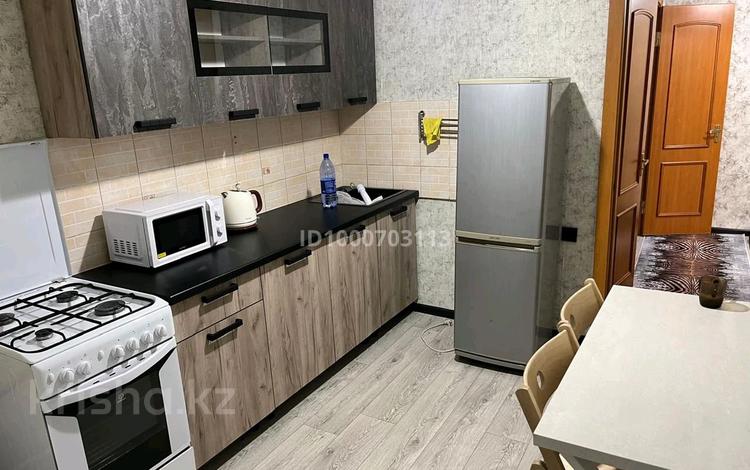 1-комнатная квартира · 37 м² · 10 этаж, Шакарима 20 — Центр за 10 000 〒 в Семее — фото 2