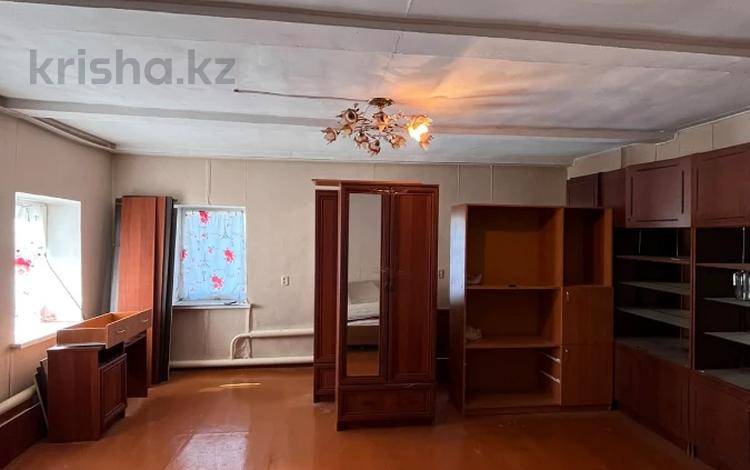 Отдельный дом · 3 комнаты · 85 м² · 3 сот., Ахмедияра Хусаинова 126 за 13 млн ₸ в Уральске — фото 2