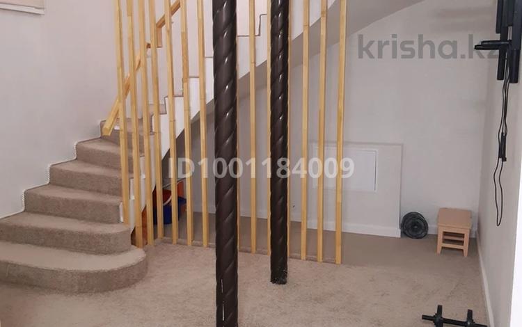 5-комнатная квартира · 200 м² · 1/4 этаж, мкр Жулдыз, Рыскулбекова 51/1 — Парка Кирова за 80 млн 〒 в Уральске — фото 2