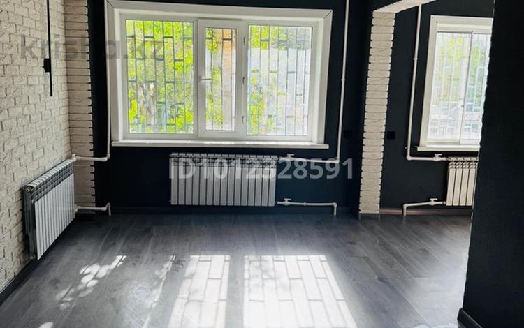1-комнатная квартира · 32 м² · 1/5 этаж, Ауэзова 2 за 9 млн ₸ в Экибастузе — фото 2