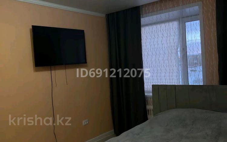 1-комнатная квартира, 80 м², 3/5 этаж посуточно, Карла Маркса за 10 000 〒 в Шахтинске — фото 7