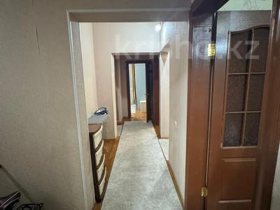 4-комнатная квартира · 95 м² · 3/9 этаж, мкр Аксай-1 11 за 60 млн ₸ в Алматы, Ауэзовский р-н