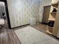 2-комнатная квартира · 71 м² · 9 этаж, мкр 5, Ж.Тлепбергенова 80 — Сдается уютная и просторная двухкомнатная квартира с мебелью и всей необходимой бытовой техникой для комфортного проживания. Квартира чистая, светлая, с удобной планировкой. Имеются мебель в комнатах и на кухне, холодильник, стиральная машина, плита. Удобное расположение: рядом магазины, остановки общественного транспорта, школы, детские сады и другие объекты инфраструктуры. Квартира готова к заселению. Рассмотрим аккуратных и платежеспособных жильцов. По всем вопросам звоните или пишите. за 230 000 ₸ в Актобе — фото 6