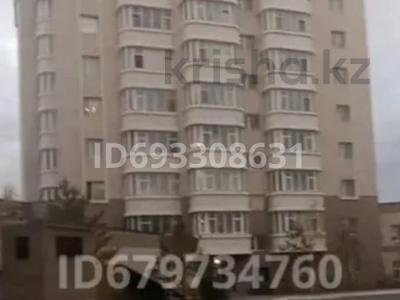 2-бөлмелі пәтер, 84 м², 5/9 қабат, Темирбека Жургенова 18/2, бағасы: 37 млн 〒 в Астане, Алматы р-н