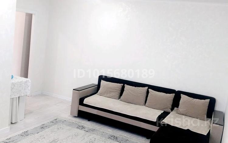 2-бөлмелі пәтер · 50 м², 10 мкр 5, бағасы: 150 000 ₸ в Аксае — фото 2