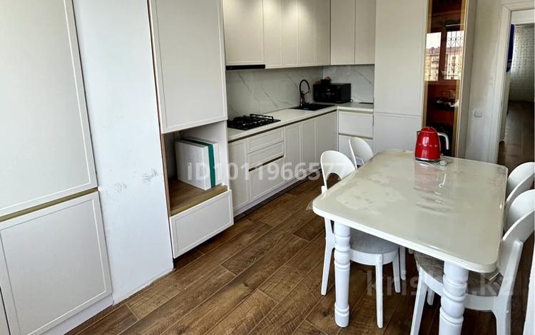 3-бөлмелі пәтер · 90 м² · 5/5 қабат, Алтын орда ш/а., Микрорайон Батыс-2 — Ораза Татеулы, Алаш, бағасы: 29 млн ₸ в Актобе, мкр. Алтын орда — фото 10
