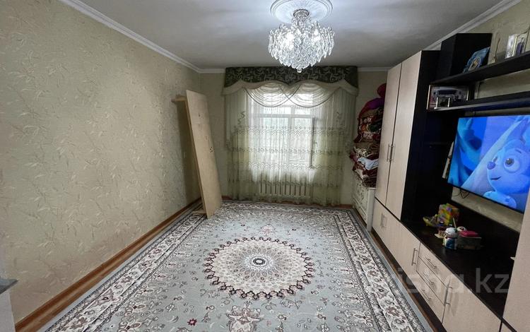 3-комнатная квартира, 61 м², 3/5 этаж, Паримбетова 2 за 15.5 млн 〒 в  — фото 2