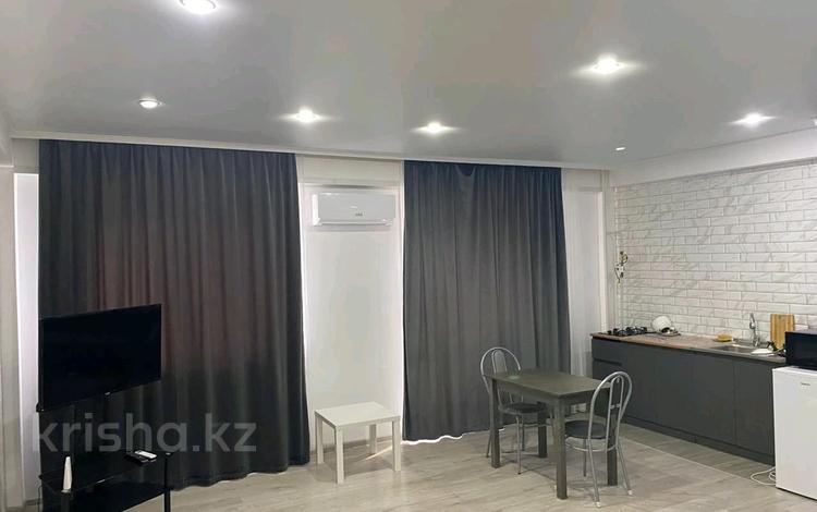 1-комнатная квартира · 40 м² · 2/6 этаж, мкр Жана Орда, 9 микрорайон 15 за 15 000 ₸ в Уральске — фото 2
