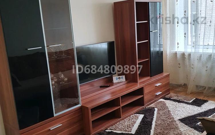 2-комнатная квартира · 50 м² · 3/5 этаж, мкр Центральный 9а — Валиханова за 10 000 ₸ в Атырау — фото 2