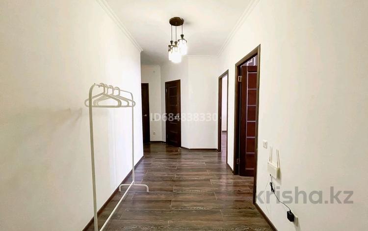 2-бөлмелі пәтер · 90 м² · 7/9 қабат, Жарбосынова 71 — Сатпаева, Тайманова, Кулманова, Жарбосынова, бағасы: 300 000 ₸ в Атырау — фото 5