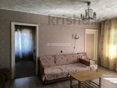 4-комнатная квартира · 59.9 м² · 5/5 этаж, Казахстан 98/2 — Библиотека Пушкина, центральный рынок за 17 млн 〒 в Усть-Каменогорске, Ульбинский