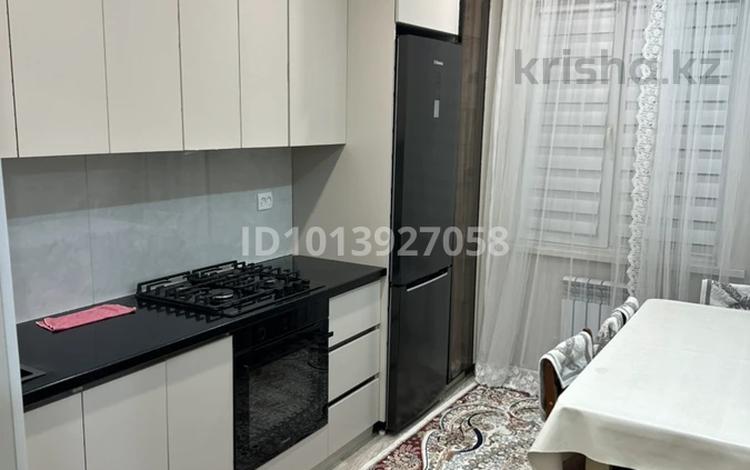2-комнатная квартира · 65 м², мкр Кокжиек 32 за 270 000 ₸ в Алматы, Жетысуский р-н — фото 2