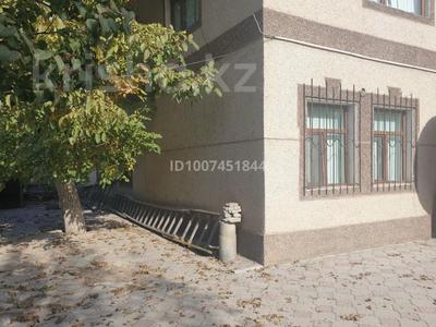 Отдельный дом · 8 комнат · 300 м² · 14 сот., Абая 261 за 160 млн 〒 в Таразе