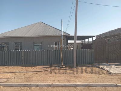 Отдельный дом · 4 комнаты · 130 м² · 8 сот., Тюра-там, Жанкожа батыр 47 — Т. д. меруерт за 18 млн 〒 в Байконуре