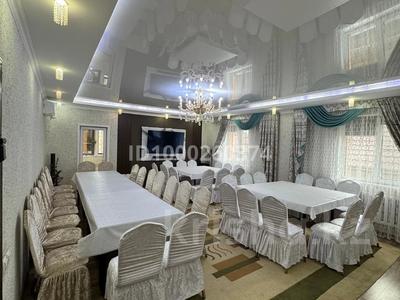 Дом · 4 комнаты · 275 м², 2-Кирпичная за 175 000 〒 в Петропавловске