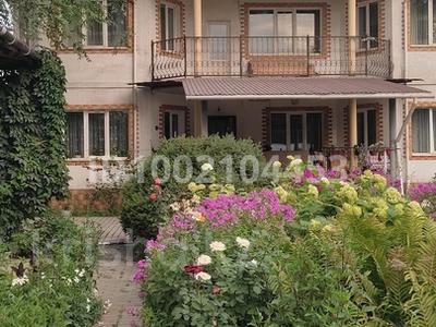 Отдельный дом · 6 комнат · 250 м² · 10 сот., Жарокова 4б — Каскеленского моста за 79.9 млн 〒