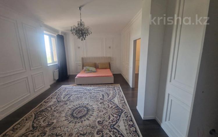1-комнатная квартира · 68 м² · 13/15 этаж, ул. Туркестан 10 за 260 000 ₸ в Астане, Есильский р-н — фото 9