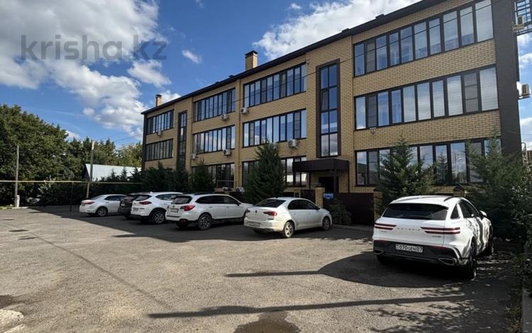3-комнатная квартира · 109.1 м² · 1/3 этаж, Егизбаева за 55 млн ₸ в Уральске — фото 2