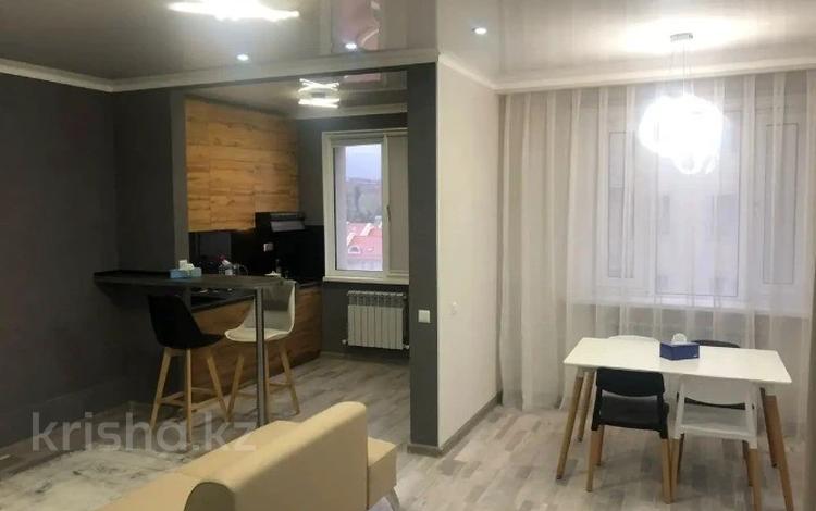 1-комнатная квартира, 40 м², 7/9 этаж помесячно, мкр Рахат 21/20 за 300 000 〒 в Алматы, Наурызбайский р-н — фото 2