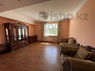 Отдельный дом · 5 комнат · 230 м², Омарова за 300 000 〒 в Жалпаксае