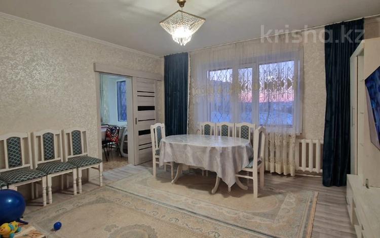 2-комнатная квартира, 52 м², 1/9 этаж, 9 микрорайон за 12.5 млн 〒 в Темиртау — фото 2