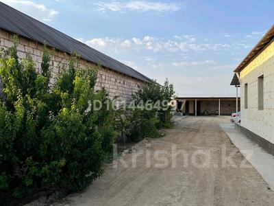 Жеке үй · 5 бөлме · 190 м² · 10 жүзд., Самал 7 48 — 20 мектеп, бағасы: 18.5 млн ₸ в Батыре