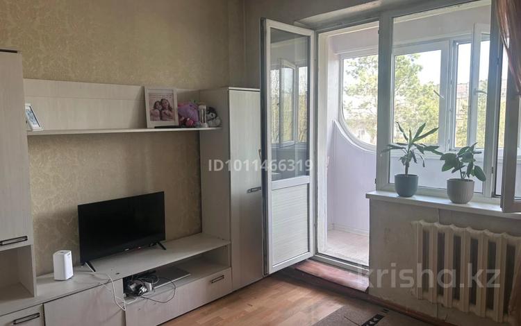 1-бөлмелі пәтер · 40 м² · 4/5 қабат, мкр Аксай-3 18 — Толе би момышулы, бағасы: 200 000 ₸ в Алматы, Ауэзовский р-н — фото 2