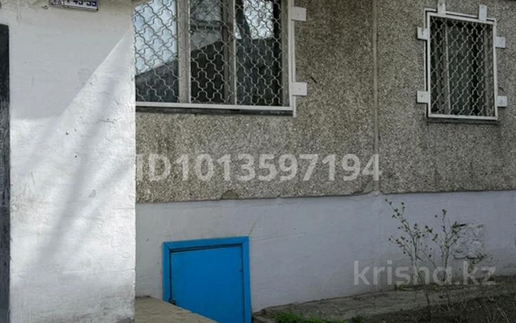 3-комнатная квартира · 65 м² · 1/5 этаж, Жумабаева 21 4 пд 47кв — Находится в центре на против 31 школы за 270 000 ₸ в Семее — фото 2