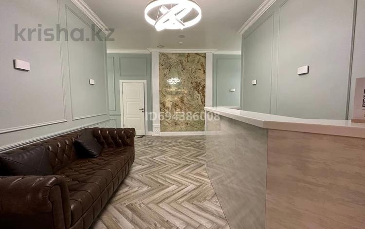 Свободное назначение, офисы, магазины и бутики, салоны красоты, медцентры и аптеки, образование · 300 м² за 138.5 млн 〒 в Атырау, мкр Нурсая — фото 3