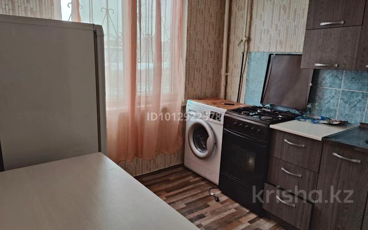2-комнатная квартира · 45 м² · 2/4 этаж, мкр Мамыр, бульвар Садовый 5 за 200 000 ₸ в Алматы, Ауэзовский р-н — фото 2