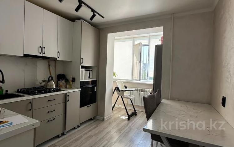 3-бөлмелі пәтер · 71.7 м² · 4/5 қабат, 2 ш/а., 101 Стрелковой Бригады 13, бағасы: 25 млн ₸ в Актобе, мкр 8 — фото 9
