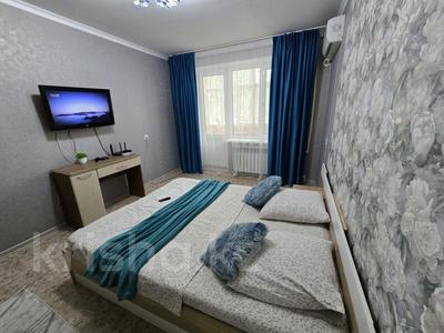 Тәулігіне пәтерлер в Актюбинской обл.: 1-бөлмелі пәтер · 70 м² · 2/5 қабат, мкр 8 304, бағасы: 10 000 〒 1-бөлмелі пәтер · 70 м² · 2/5 қабат, мкр 8 304, бағасы: 10 000 〒 в Актобе