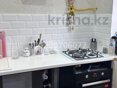 Пәтерлер в Актюбинской обл.: 2-бөлмелі пәтер · 45 м² · 2/2 қабат, мкр Жилгородок, Тургенева 6, бағасы: 110 000 〒 2-бөлмелі пәтер · 45 м² · 2/2 қабат, мкр Жилгородок, Тургенева 6, бағасы: 110 000 〒 в Актобе