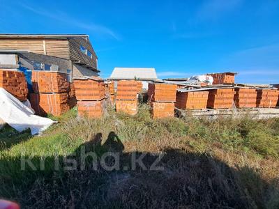 Продажа домов и дачи в Костанайской обл.: Отдельный дом · 4 комнаты · 100 м² · 15 сот., 24 6 за 12 млн 〒 Отдельный дом · 4 комнаты · 100 м² · 15 сот., 24 6 за 12 млн 〒 в Лисаковске