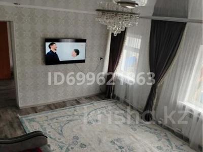 Продажа домов и дачи в Павлодарской обл.: Отдельный дом · 4 комнаты · 73 м² · 6 сот., 20 южный — На 22 мкр , магазин Гульжан Райымбек за 20 млн 〒 Отдельный дом · 4 комнаты · 73 м² · 6 сот., 20 южный — На 22 мкр , магазин Гульжан Райымбек за 20 млн 〒 в Экибастузе