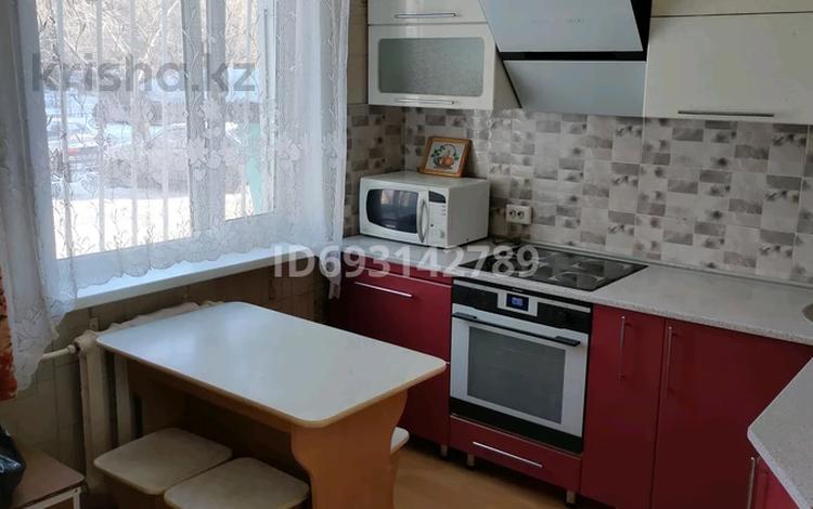 3-комнатная квартира, 61.5 м², 1/5 этаж, желтоксан 1 за 19 млн 〒 в Павлодаре — фото 2