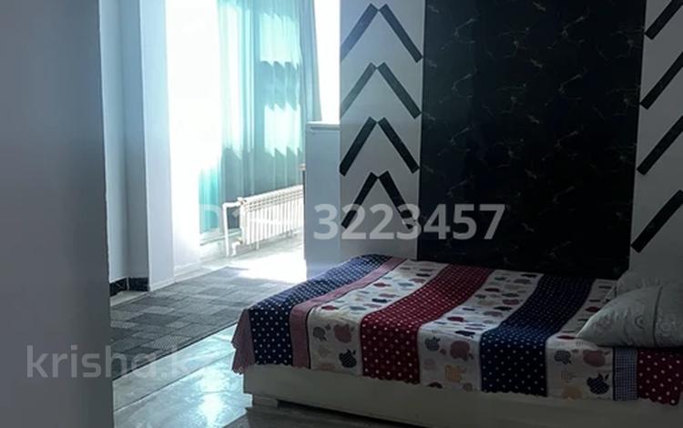 1-комнатная квартира · 33 м² · 2/9 этаж, мкр Аксай-1А 30а за 10 000 ₸ в Алматы, Ауэзовский р-н — фото 2