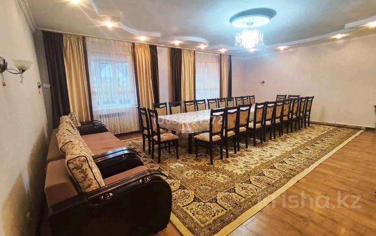 5-бөлмелі үй тәулігіне, 200 м², 10 сот., мкр 12, бағасы: 40 000 〒 в Актобе, мкр 12 — фото 2