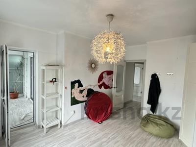 2-бөлмелі пәтер · 75 м² · 9/16 қабат, мкр Мамыр-1 29/1, бағасы: 360 000 ₸ в Алматы, Ауэзовский р-н