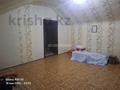Отдельный дом · 3 комнаты · 250 м² · 10 сот., мкр Береке, Ойсаз 12 — Магазина шахназ за 25 млн ₸ в Атырау