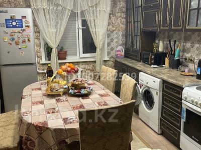 3-комнатная квартира · 72 м² · 2/5 этаж, Камзина 57 за 17.5 млн 〒 в Аксу