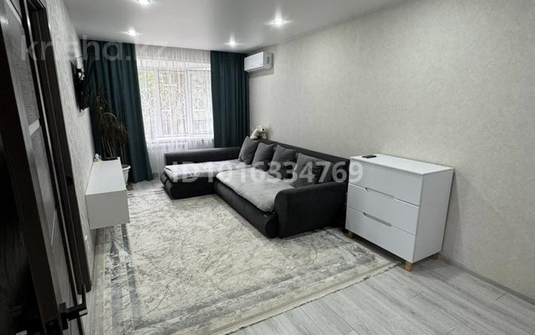 2-комнатная квартира · 42 м² · 2/5 этаж, 50 лет октября 90 за 15 млн ₸ в Рудном — фото 2
