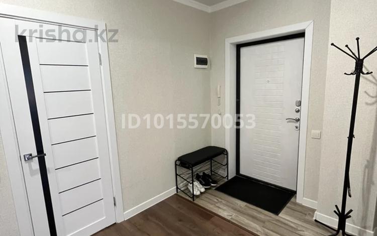 2-бөлмелі пәтер · 75 м² · 3/9 қабат, проспект абая 103, бағасы: 25 000 ₸ в Уральске — фото 2