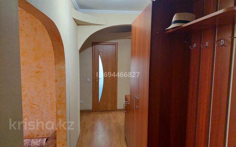 3-бөлмелі пәтер, 68 м², 4/10 қабат ай сайын, Бекхожина 15, бағасы: 150 000 〒 в Павлодаре — фото 2