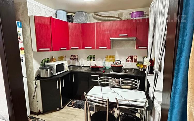 3-комнатная квартира · 47.4 м² · 5/5 этаж, мкр Юго-Восток, 28й микрорайон муканова 32 за 18 млн ₸ в Караганде, Казыбек би р-н — фото 3