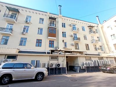 3-бөлмелі пәтер · 73.7 м² · 2/4 қабат, Кабанбай батыра 120 — Желтоксан, бағасы: 73 млн ₸ в Алматы, Алмалинский р-н