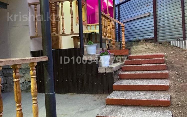 2 бөлме · 45 м², Ы.Алтынсарина 13, бағасы: 10 000 ₸ в Бурабае — фото 2