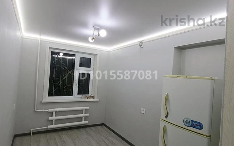 2-бөлмелі пәтер · 43.3 м² · 1/5 қабат, проспект Сатпаева 121 — Квартира находится в центре города, бағасы: 12.5 млн ₸ — фото 2