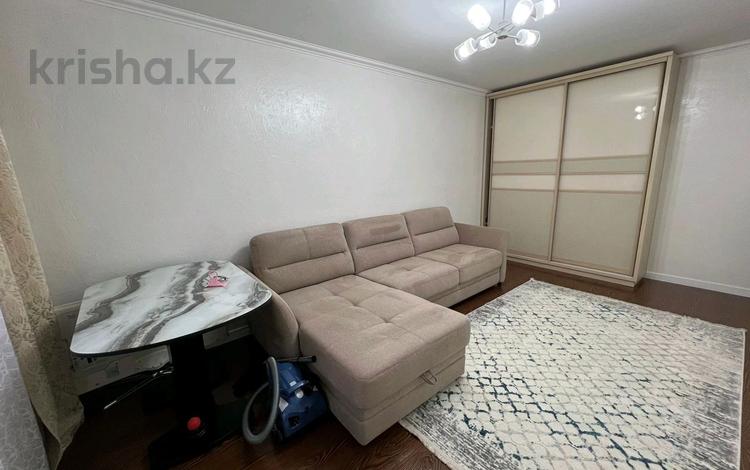 2-комнатная квартира, 44 м², 1/4 этаж, мкр №7 17