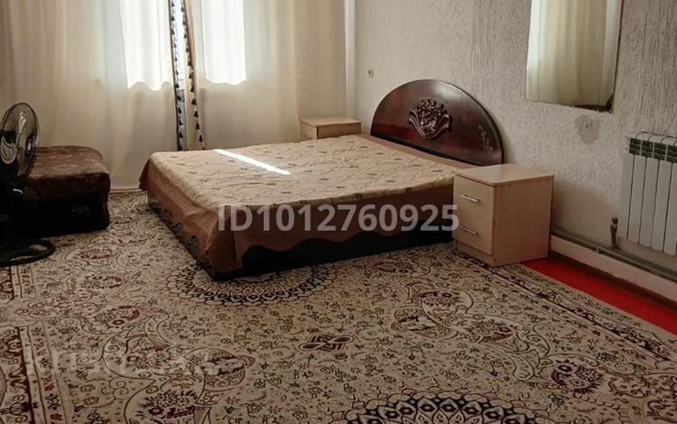 2-бөлмелі пәтер · 75 м² · 2/2 қабат, мкр Самал-2 корикты 71 — Аргынбекова казиева, бағасы: 110 000 ₸ в Шымкенте, Абайский р-н — фото 2